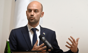 France FM urges foreign press access to Gaza