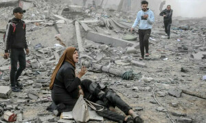 غزہ میں بھوک سے 4 بچوں سمیت 15 افراد دم توڑ گئے، اسرائیلی فوج کے حملوں میں مزید 43 شہید