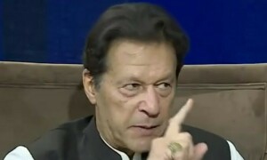 Imran decries lack of &lsquo;meaningful momentum&rsquo; for Aug 5 protest, orders PTI to shun all differences