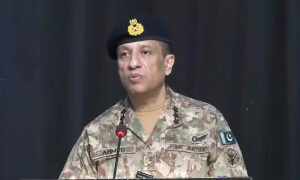 ڈی جی آئی ایس پی آر کی گورنمنٹ کالج یونیورسٹی لاہور میں طلبہ کے ساتھ نشست