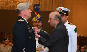 پاکستان نے امریکی جنرل مائیکل کوریلا کو نشانِ امتیاز ملٹری عطا کردیا