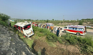 چکوال: لاہور سے راولپنڈی جانے والی بس کو حادثہ، 9 افراد جاں بحق، 30 زخمی