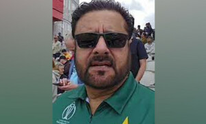انگلینڈ اور بھارت کے ٹیسٹ میچ کے دوران پاکستانی شرٹ پہننے والے مداح کو اسٹیڈیم سے نکال دیا گیا
