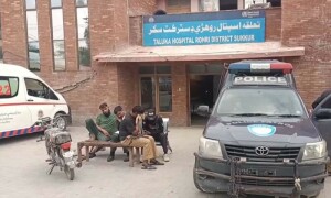 سکھر: ڈاکوؤں کی گھر میں لوٹ مار ، تاجر کو چھت سے نیچے پھینک کر جان لے لی