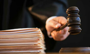 ابوظبی میں خاتون نے طلاق کے لیے 77 ارب روپے کا دعویٰ دائر کردیا