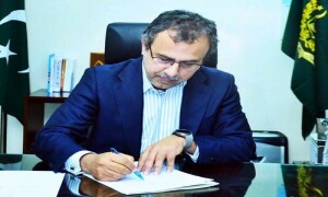 وفاقی کابینہ میں وزیر توانائی اویس لغاری نمبر لے گئے، وزیراعظم کا بہترین کارکردگی پر خط