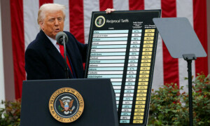 دنیا بھر کے ممالک پر عائد کردہ ٹیرف امریکا کو &rsquo; دوبارہ عظیم اور امیر&rsquo; بنا رہے ہیں، ٹرمپ