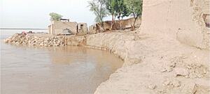 Minchan spur erosion on Indus damaging villages
