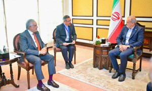 اسلام آباد: اسحٰق ڈار کی ایرانی صدر سے ملاقات، مسود پزشکیان نے پاکستان کی حمایت کو سراہا