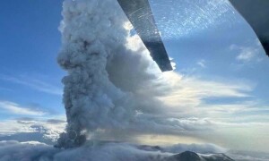 روس میں پھر 7 شدت کا زلزلہ، قریبی آتش فشاں بھی 600 سال بعد پھٹ پڑا