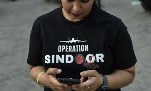 Filmmakers try to cash in on India-Pakistan war