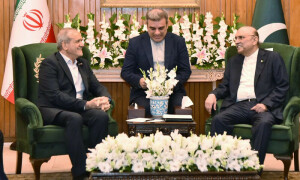 صدر مملکت آصف زرداری سے ایرانی ہم منصب کی ملاقات، دوطرفہ تعاون کے فروغ کے عزم کا اعادہ