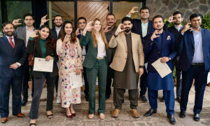 پاکستانیوں کیلئے یوکے شیوننگ اسکالرشپس کی درخواستیں آج سے کھل گئیں