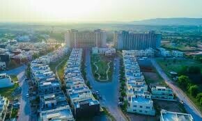 Bahria Town asks SC to halt auction
