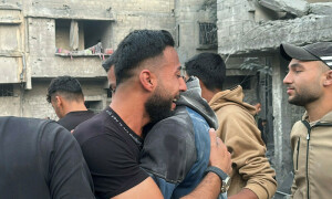غزہ میں صہیونی حملوں میں مزید 13 فلسطینی شہید، بھوک نے 4 جانیں اور لے لیں