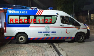گھوٹکی: تیز رفتار ٹریکٹر ٹرالی الٹنے سے 2 بچیاں جاں بحق، 25 افراد زخمی