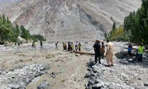 گلگت بلتستان: سیلاب سے متاثرہ شاہراہ قراقرم ہائی وے کا مرمتی کام روک دیا گیا