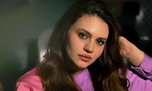 کم سن بچوں کے آداب سے متعلق زارا نور عباس کی پوسٹ پر بحث چھڑ گئی