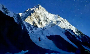 Chinese mountaineer dies while climbing down K2