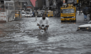 ایبٹ آباد میں موسلا دھار بارش سے اچانک آنے والے سیلاب نے تباہی مچادی
