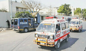 کراچی : اعظم بستی میں رشتے داروں کی فائرنگ سے باپ بیٹا جاں بحق