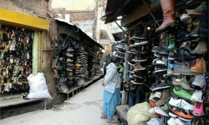 پاکستان میں استعمال شدہ کپڑوں کی درآمد میں ریکارڈ اضافہ، غربت کی شرح 45 فیصد تک جا پہنچی