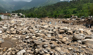France urges Israel to drop West Bank settlement plan