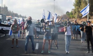 Antiwar protests block main highways across Israel