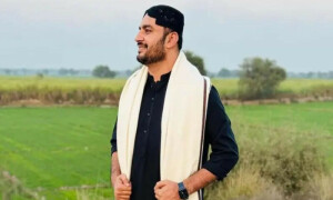 سینئر صحافی خاور حسین کے والدین امریکا سے کراچی پہنچ گئے، قتل کا شبہ ظاہر کر دیا