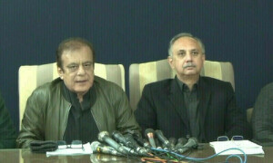 جی ایچ کیو حملہ کیس: عمر ایوب، شبلی فراز سمیت 14 ملزمان کے ناقابل ضمانت وارنٹ گرفتاری جاری