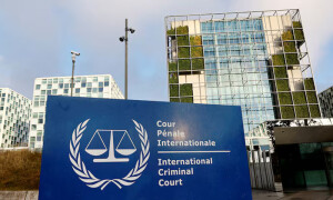 ٹرمپ انتظامیہ نےانٹرنیشنل کرمنل کورٹ کے 2 ججز اور 2 پراسیکیوٹرز پر نئی پابندیاں عائد کر دیں