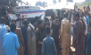 رحیم یار خان: تیز رفتار بس کا ایمبولینس سے تصادم، 6 افراد جاں بحق، 3 زخمی