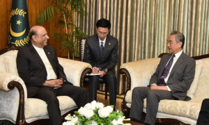 صدر پاکستان کی چینی وزیرخارجہ سے ملاقات، پاک-چین تعلقات وعلاقائی صورتحال پر گفتگو