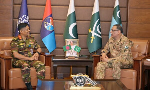 جنرل ساحر شمشاد مرزا سے بنگلہ دیشی فوج کے کوارٹر ماسٹر جنرل کی ملاقات، دفاعی تعاون بڑھانے کا عزم