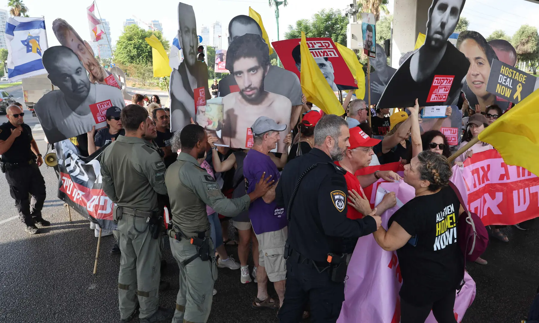 Israeli protesters call for hostage deal ahead of cabinet meeting