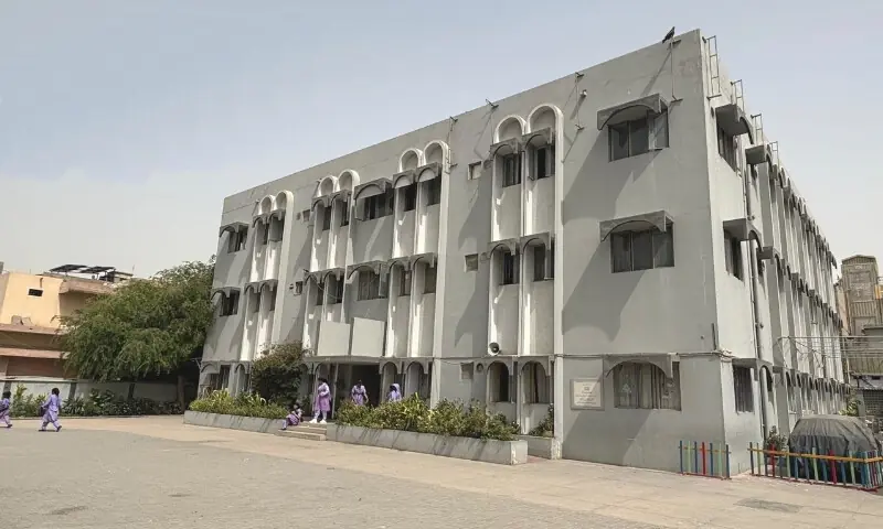 کراچی: فیسوں میں من مانا اضافہ، طلبہ و والدین سے ناروا سلوک پر نجی اسکول کو بھاری جرمانہ