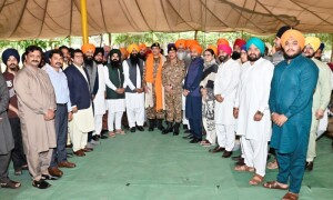 COAS visits flood-affected areas of Punjab, meets members of affected Sikh community