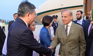 وزیر اعظم شہباز شریف وفاقی وزرا کے ہمراہ چین پہنچ گئے
