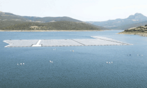 مراکش: پانی بچانے اور بجلی پیدا کرنے کیلئے تیرتے سولر پینلز کا آزمائشی منصوبہ شروع