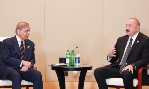 وزیراعظم کی آذربائیجان کے صدر سے ملاقات، دوطرفہ تعلقات سمیت مختلف شعبوں میں تعاون پر گفتگو