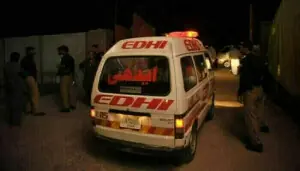 نوشہروفیروز: تیز رفتار ٹریلر نے کار کو ٹکر مار دی، حادثے میں 7 افراد جاں بحق