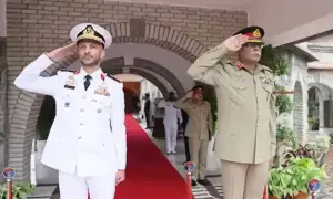اماراتی بحریہ کے سربراہ کو صدر مملکت کی جانب سے نشانِ امتیاز سے نوازا گیا