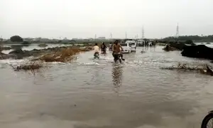 Heavy showers, gusty winds likely in Karachi today and tomorrow; 2 teenagers die due to electrocution