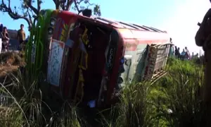 17 hurt in Dera Murad Jamali van crash