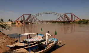 PHOTOS: Water level rising on Indus River in Sukkur as floodwater passes through