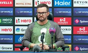 بھارتی ٹیم کا پاکستانی کھلاڑیوں سے ہاتھ ملائے بغیر ڈریسنگ روم جانا مایوس کن ہے، مائیک ہیسن