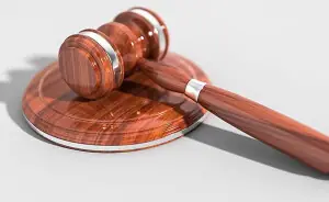وکیل نے اپنے ہی موکل کے خلاف مقدمہ دائر کردیا