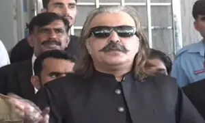 اسلام آباد: شراب و اسلحہ برآمدگی کیس میں علی امین گنڈاپور کے وارنٹ گرفتاری برقرار