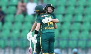 دوسرا ون ڈے: بارش سے متاثرہ میچ میں جنوبی افریقہ کی پاکستان کو 25 رنز سے شکست، سیریز 0-2 سے جیت لی
