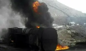 بلوچستان: بارکھان میں شرپسندوں نے سڑک کی تعمیراتی مشینری کو آگ لگا دی